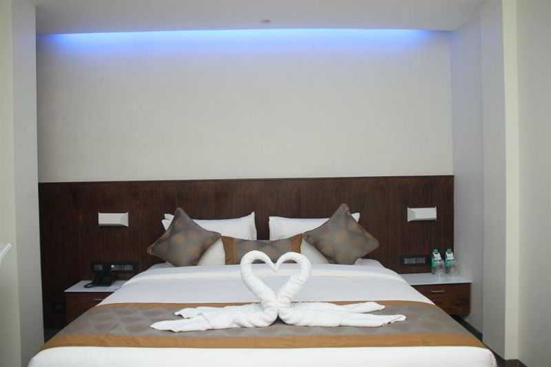 Hotel Celestiial , Candolim Exteriör bild